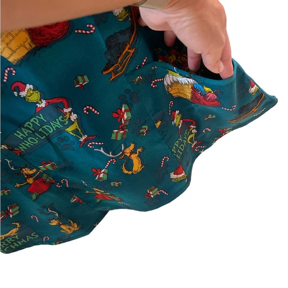 The grinch scrub top medium - Picture 4 of 9